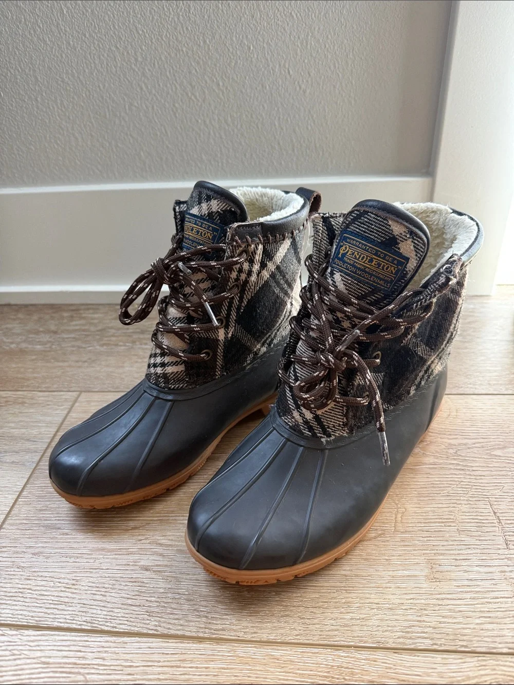 Pendleton Heritage Plaid Waterproof Black‎ and Brown Duck Boots Size 6